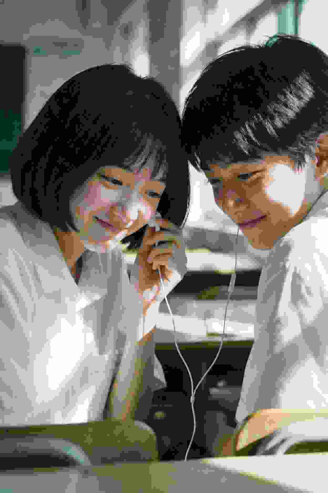 崭露